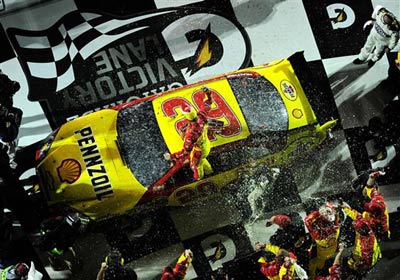 Kevin Harvick wins the Bud Shootout, two years in a row..