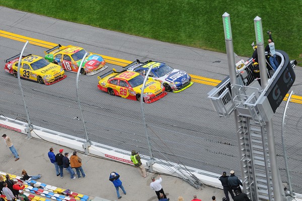 Jimmie Johnson edges out Kevin Harvick for the win.
