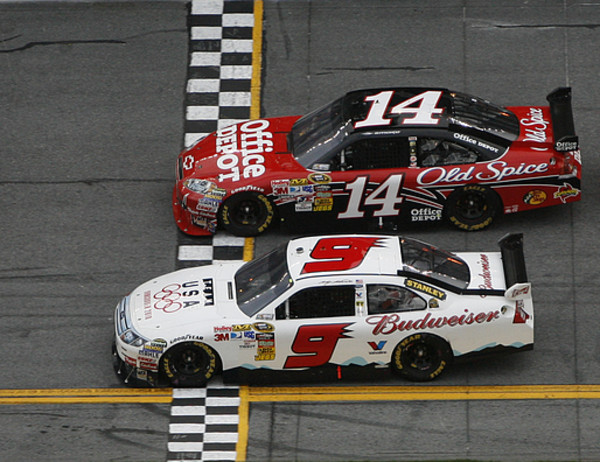 Kasey Kahne edges out Tony Stewart for the win.